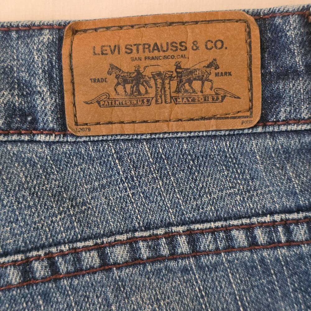Levis Women's 515 Bootcut Distressed Denim Blue Jeans, Size 4M - Picture 4 of 9